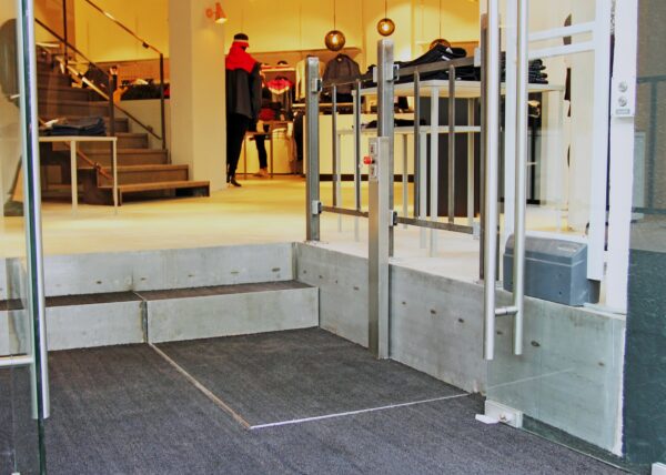 LP8 Platform lift