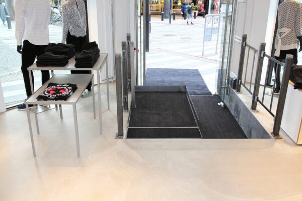 LP8 Platform lift