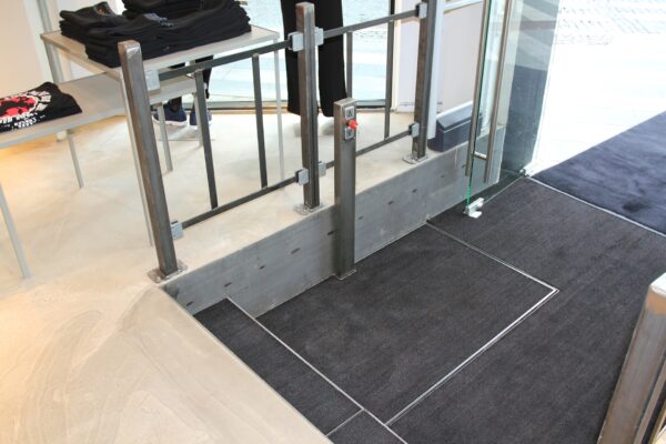 LP8 Platform lift