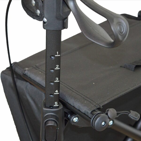 Homecare premium lichtgewicht 5,4 kg - carbon rollator - 150 kg draaggewicht - Opvouwbaar - blauw Homecare premium lichtgewicht 5,4 kg - carbon rollator - 150 kg draaggewicht - Opvouwbaar - blauw